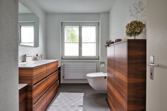 Badmöbel aus Nussbaumholz mit Design Waschbecken